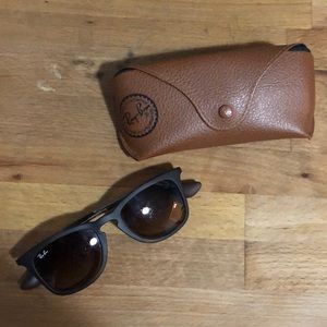 RayBan’s Tortoise shell RB4221